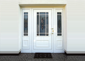 Aluminiumhaustür mit zwei Seitenteilen